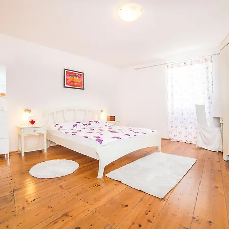 Apartment Dominik *