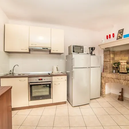 Apartment Dominik *